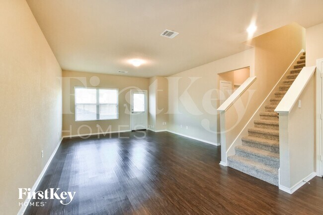 9015 Longhorn Park