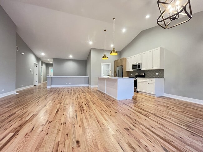 Photo - 974 Meadow Ln