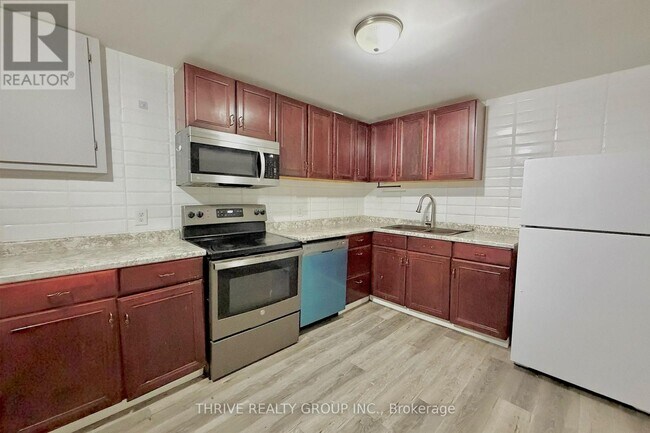 Photo - 727 Millbank Dr