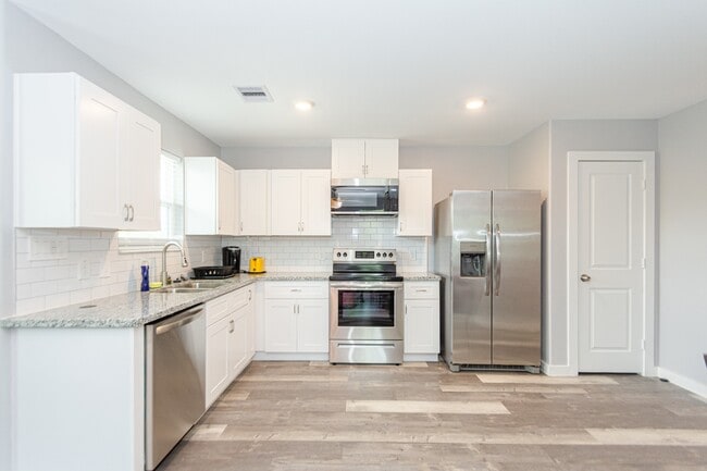 Building Photo - 618 Maple Way