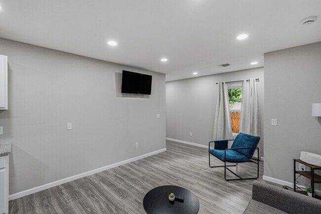 2306 E Houston St Unidad SI ID1335131P