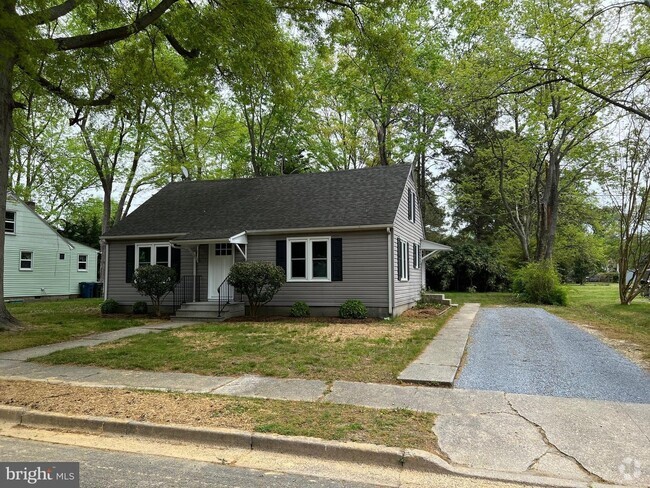 Building Photo - 606 Hardin St Rental