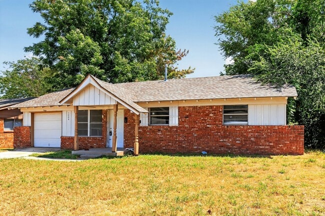 Building Photo - 1004 Lotus Ave