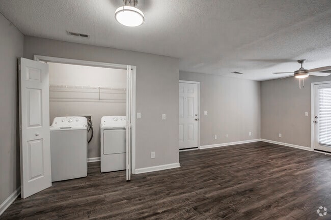 1BR, 1BA - 70 metros cuadrados - Lavandería renovada de un dormitorio