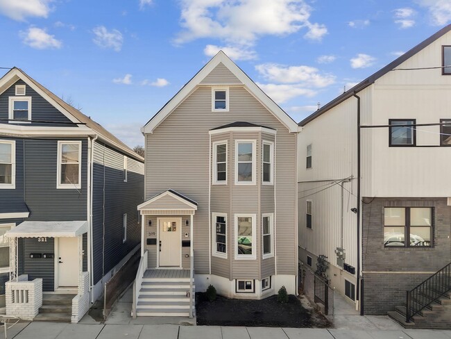 Building Photo - 319 William St Unit 1