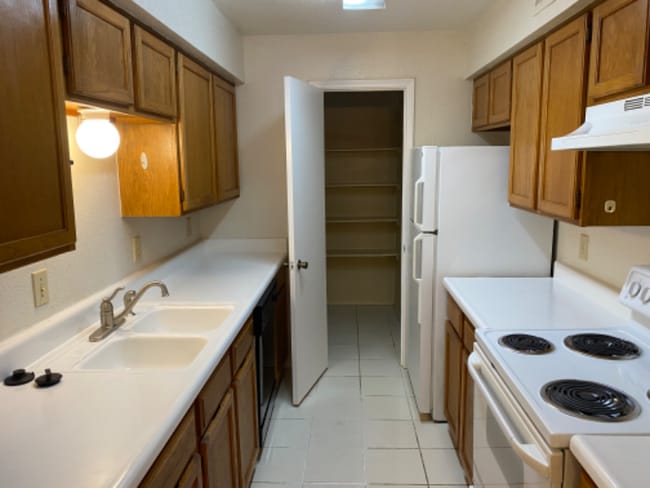 Photo - 9700 Leawood Blvd