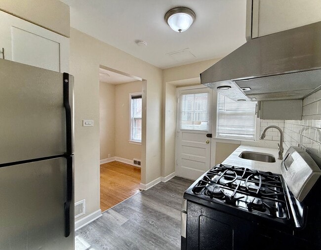 Photo - HOME SWEET HOME! 2 Bed / 1 Bath Townhome Available in Oak Park!