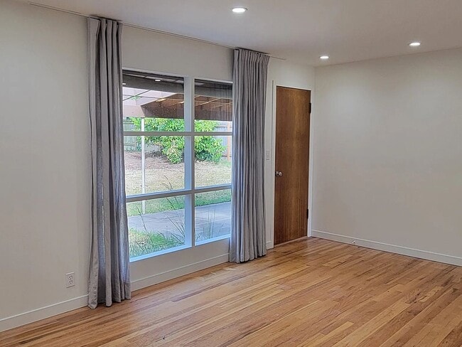 Photo - 11721 Fremont Ave N