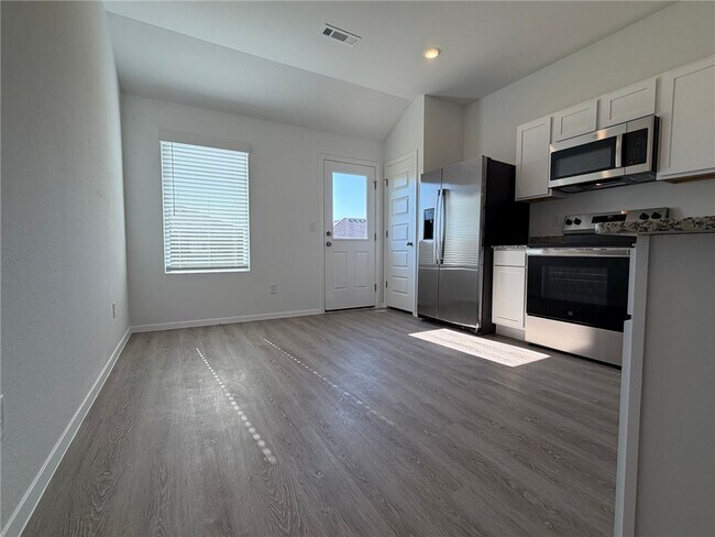Photo - 2720 Major St