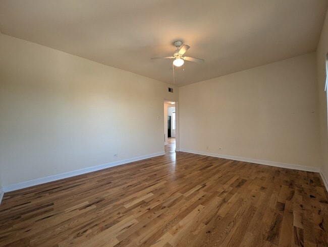 Photo - 2347 N Drake Ave Unidad 2