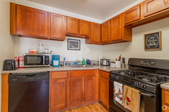 2 habitaciones, 1 baño - 960 pies cuadrados más - Arbor College Park