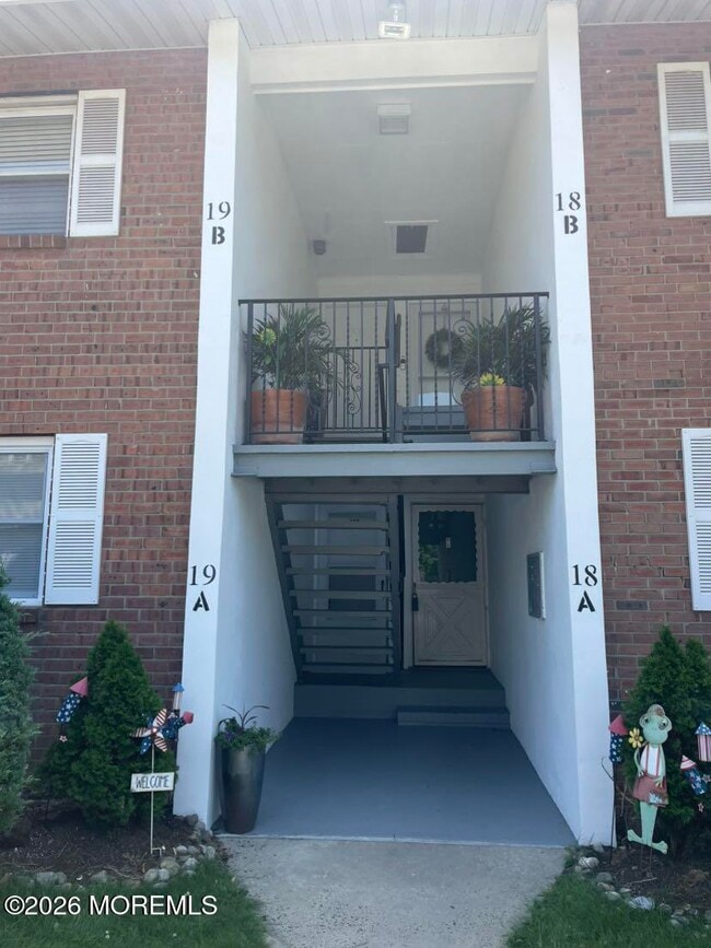 Building Photo - 735 Greens Ave Unit 19A
