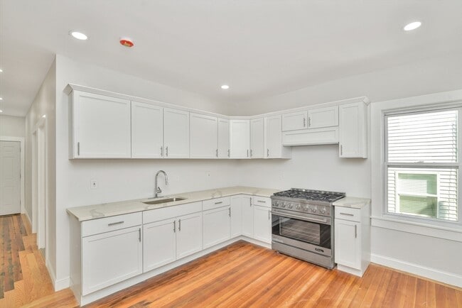 Photo - 53 Woodford St Unit 2