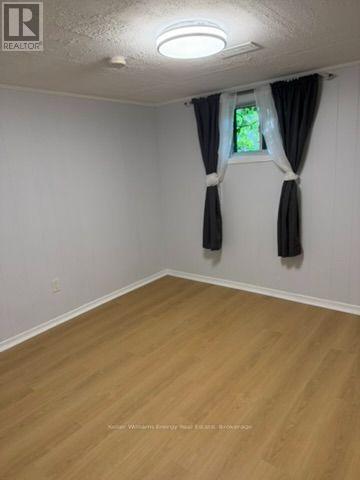 Photo - 713 Yeremi St