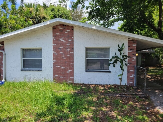 Building Photo - 3135 Pine Tree Ave Rental