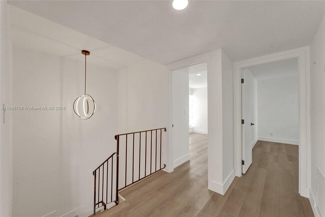 Photo - 9120 Taft St