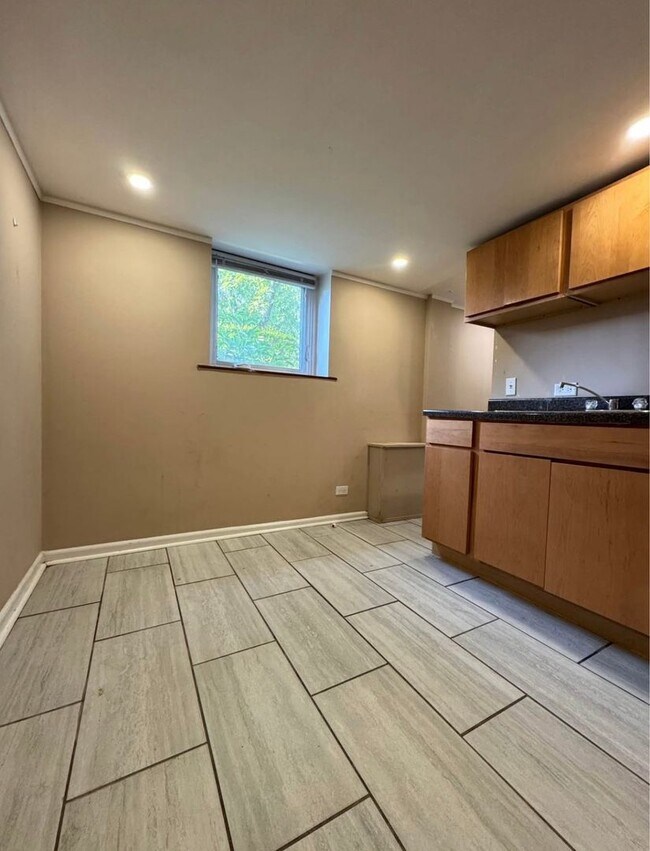 3135 N Tripp Ave Unit 3135 N. Tripp #G