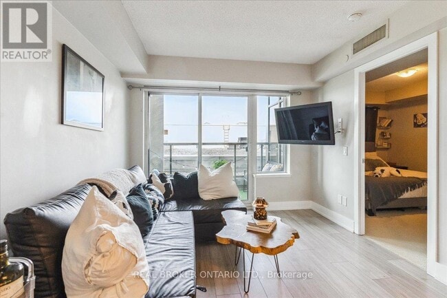 Photo - 1215 Bayly St Unit 401