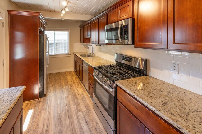 Photo - Beautifully updated 2 Bedroom Near Downtow...