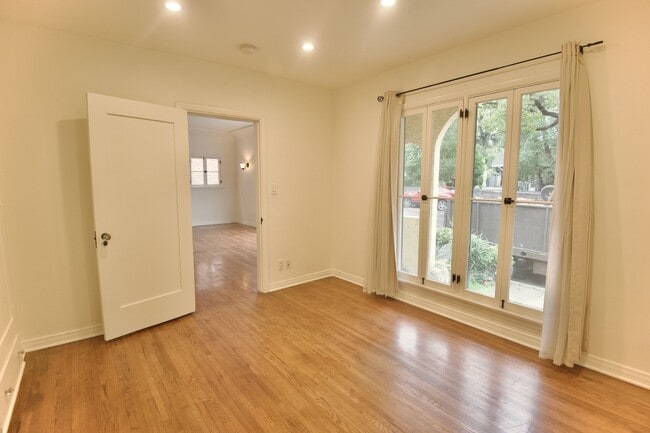 Bedroom&nbsp;1 off Living Room, flooded with light - 4755 Wiota St