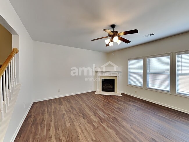 Photo - 429 Belmont Way