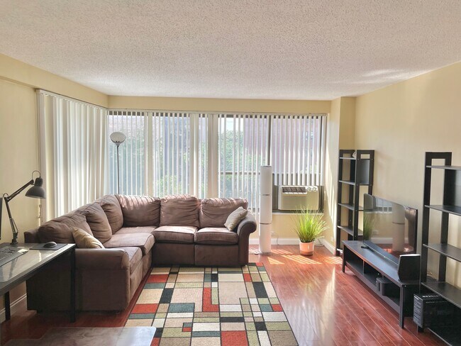 Photo - 2930 N Sheridan Rd Unit Apt 601