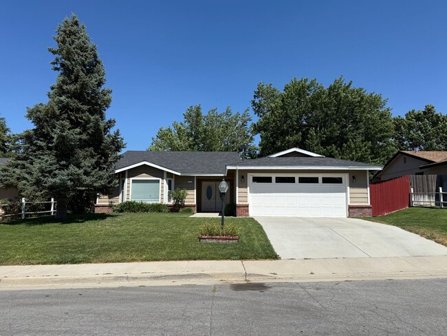 Building Photo - Coming Soon-Located in the Heart of Tehachapi!