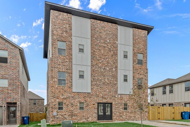 Photo - 2612 SW Livingston Square Unit ID1241302P