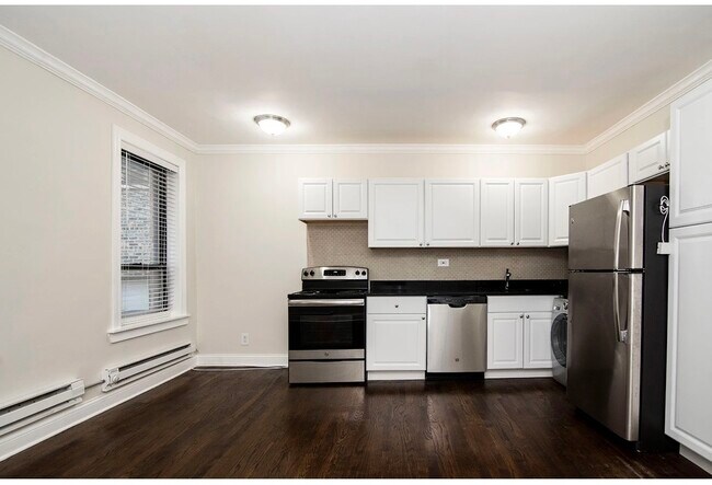 Photo - 3345 N Marshfield Ave