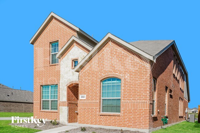 Photo - 2528 Northcote Dr