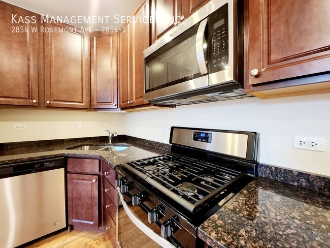 Photo - 2854 W Rosemont Ave Apartamento Unidad 2854-3