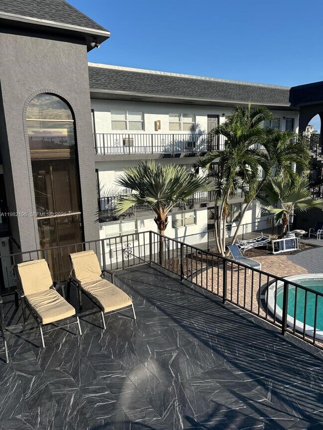 Building Photo - 1100 NE 9th Ave Unit 203