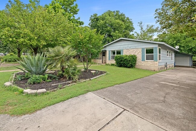 Photo - 1422 Yorkshire Dr