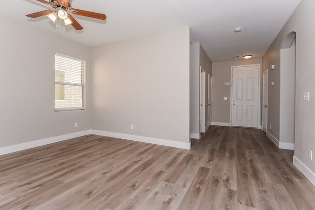 Photo - 892 Shining Rose Pl