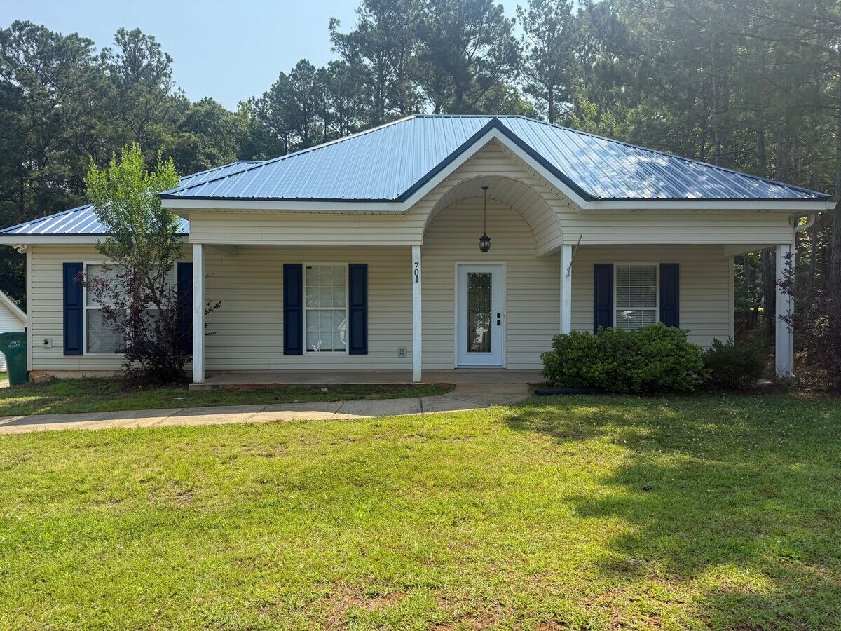 Charming 3BR Home with Bonus Room & Screen... - Charming 3BR Home with Bonus Room & Screen...