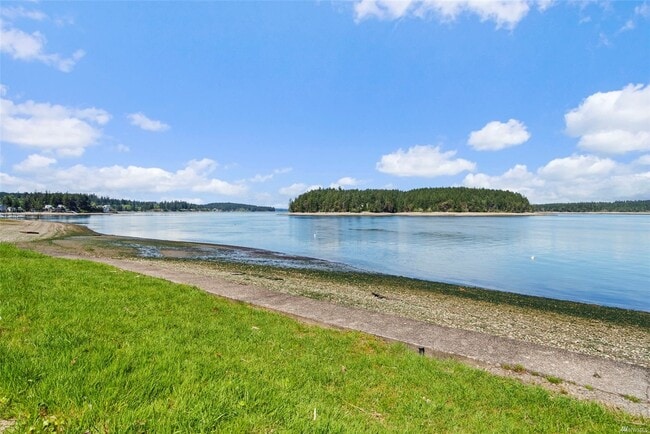 Photo - 2334 Island Dr NW