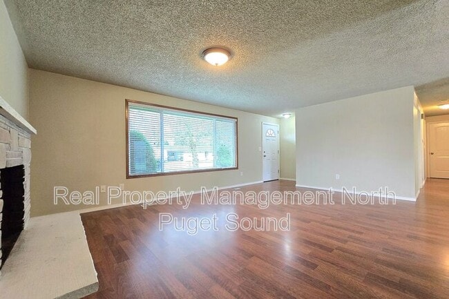 Photo - 8432 45th Dr NE