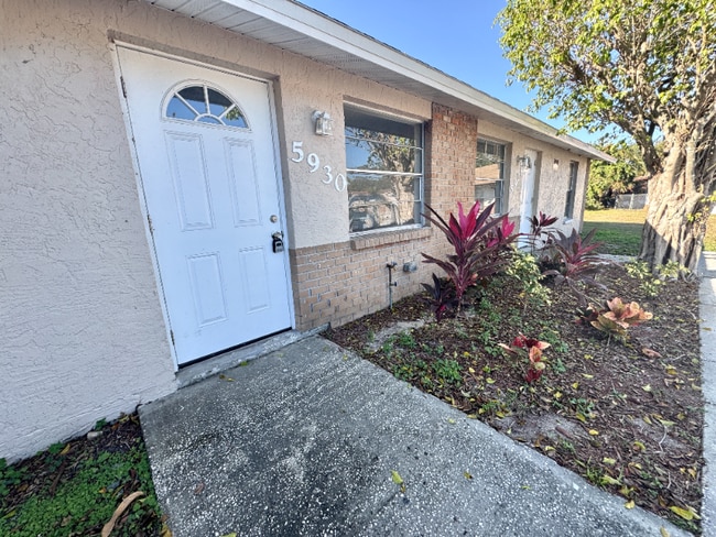 Photo - 5928-5930 13th St Ct E Unidad 5930