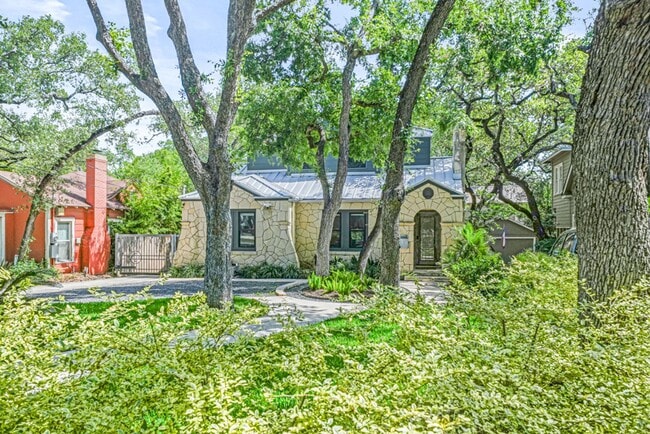 Photo - 258 Tuxedo Ave