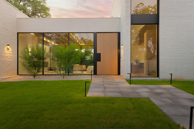 Photo - 2106 Matthews Dr