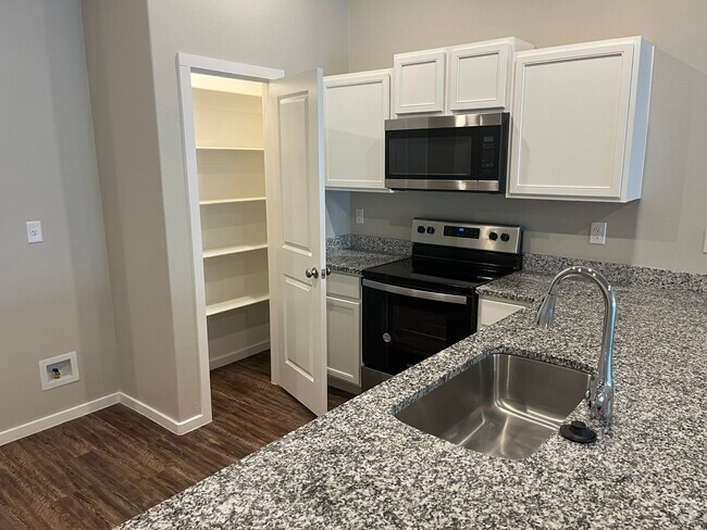 Building Photo - 2126 N Avenue J Unit Cypress - 2126 N Ave J B Rental