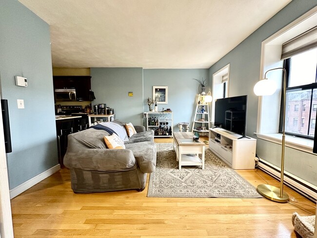 Building Photo - 664 Massachusetts Ave Unit 5