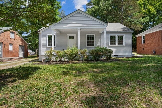 3 Bedroom, 1 Bathroom Home in Durham - 3 Bedroom, 1 Bathroom Home in Durham
