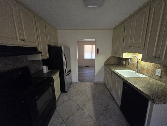 Photo - 3985 Roxbury Rd