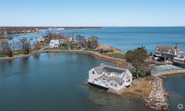 Building Photo - 6 Pine Island Rd Rental