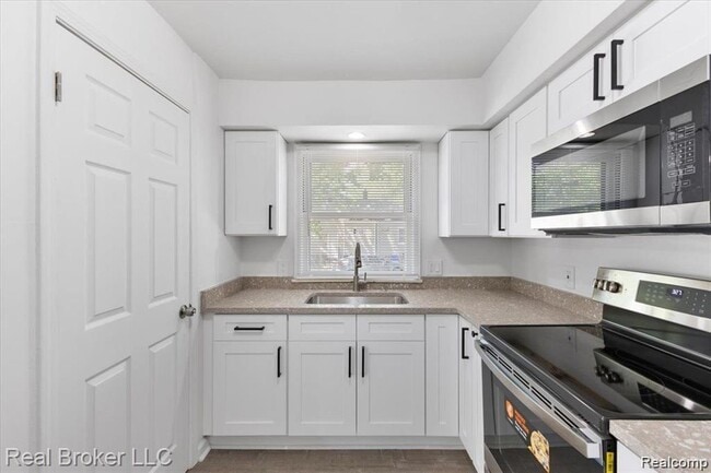 Photo - 19974 Ferguson St