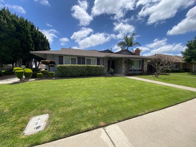Building Photo - Newly Remodeled 2 Bedroom Fountain Valley ... Unit #4 Rental
