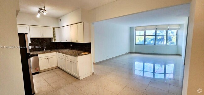 Building Photo - 7441 Wayne Ave Unit 2G Rental