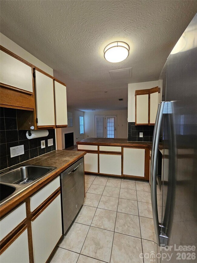 Photo - 802 Selwyn Oaks Ct