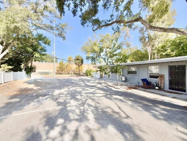 Photo - 115 Cleveland Ave SW